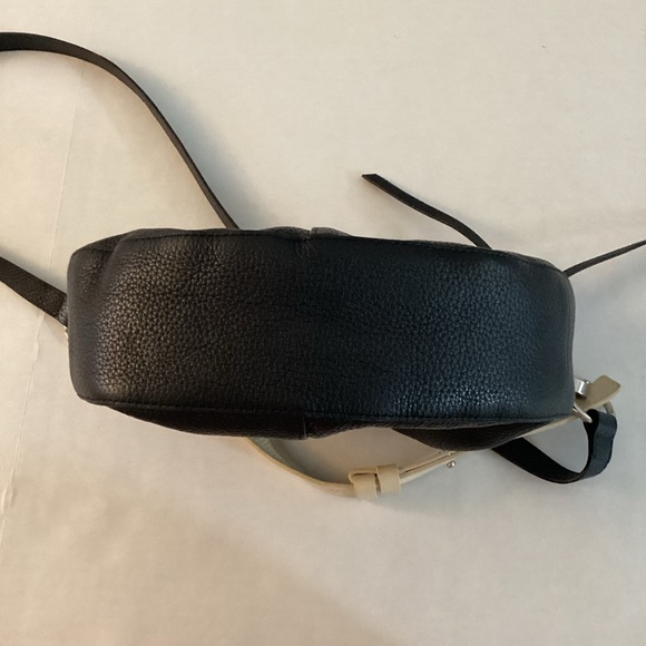 Vince  Camuto black leather hobo bag - Picture 5 of 10